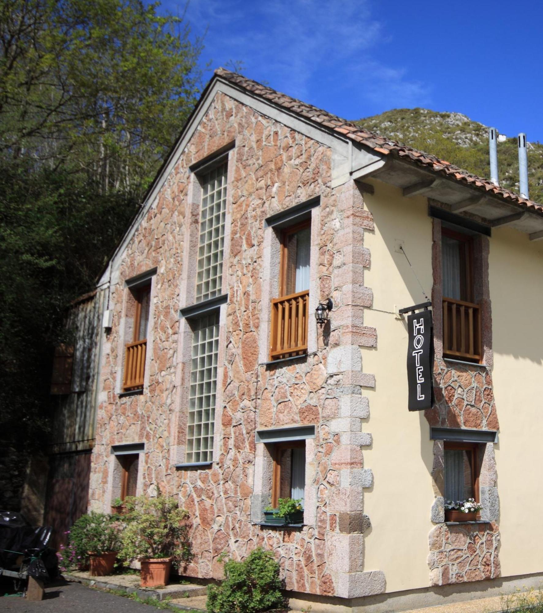 La Salmonera Cangas De Onis Cano Luaran gambar